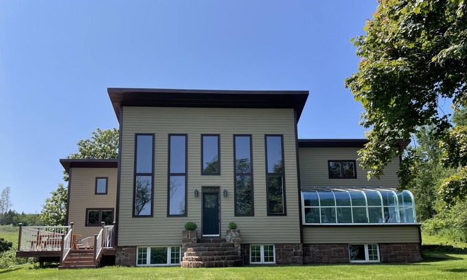 New Glasgow House | Golden Golf Season Special: 15% off in September and October For Weekly Stays!