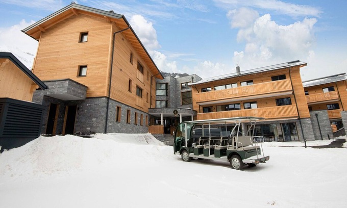 Rauris Apartment | Golden Lodges Rauris Resort with ski storage