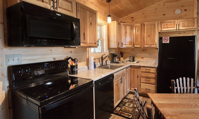 Logan Cabin | Golden Pine, 2 bed/2 bath, hot tub, Wifi, pond,