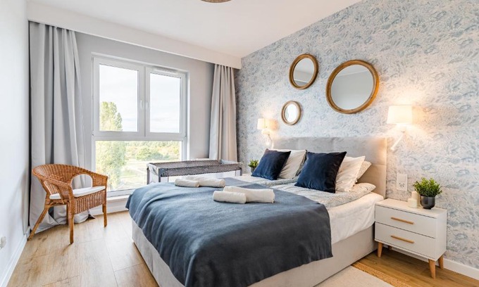 Przymorze Apartment | Golden Reagan by Aparo - Nowy Apartament, Winda, Łóżeczko Turystyczne, Plaża 500m, Balkon, 2 Sypialnie oraz Salon, Rowerownia, Biurko