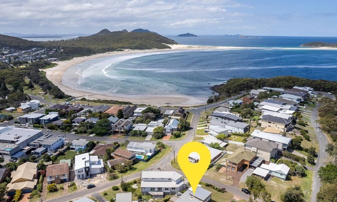 Fingal Bay House | Golden Sands 2 Short Street, Air Con, Wifi, Beach View