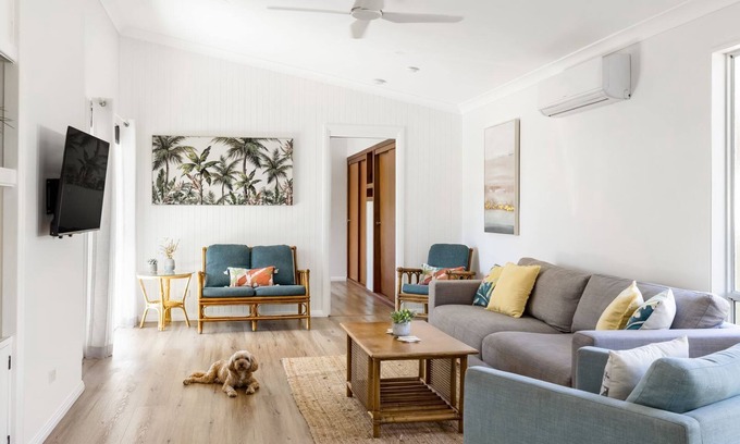 Culburra Beach House | Golden Sands - Pet Friendly - 2 Mins Walk to Beach