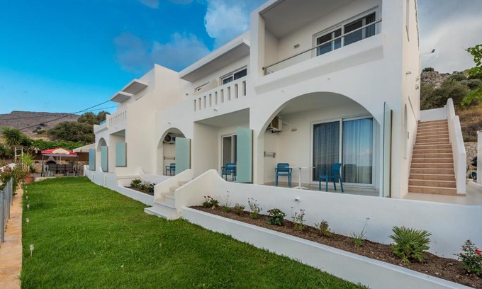 Vlicha Apartment | Golden View Studios