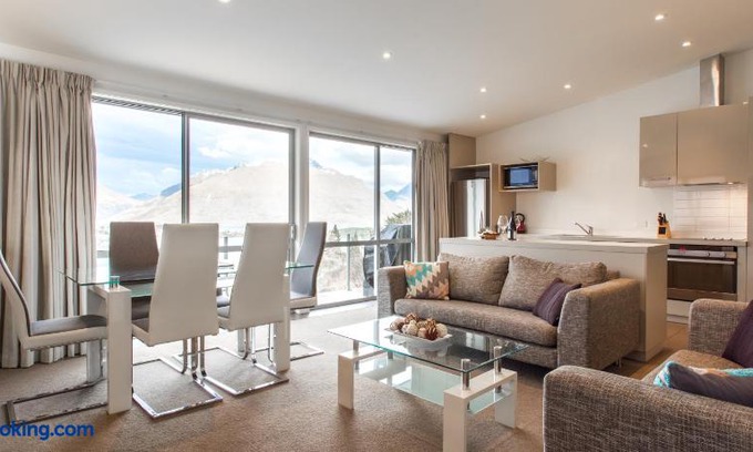 Queenstown House | Goldrush Glory 1