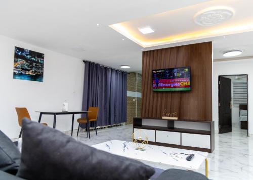 Madina Apartment | GoldView Apartments, West Trassaco
