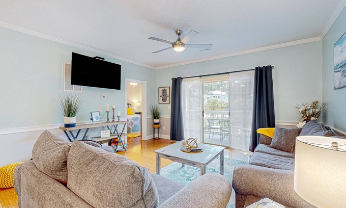 Central Myrtle Beach Condo | Golf-club adjacent condo with a washer/dryer, elevator, & on-site pool