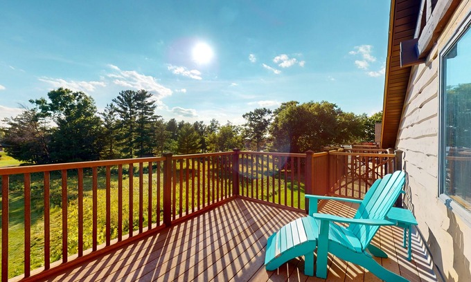 Dellwood Apartment | Golf course-front condo with pool, hot tub, dock, tennis, golf, & private beach