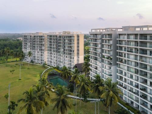 Polgasowita Apartment | Golf Course Retreat - Pool,Parking,Wi-fi & Sunset