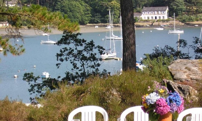 Crach Villa | Golfe du Morbihan- Wooded property on Auray river- House 6 bedrooms- 14 people