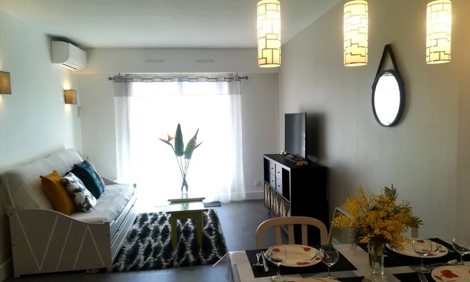 Golfe Juan Apartment | Golfe-Juan les Pins: 2 rooms, air conditioning, wifi, swimming pool, parking, beaches, shops