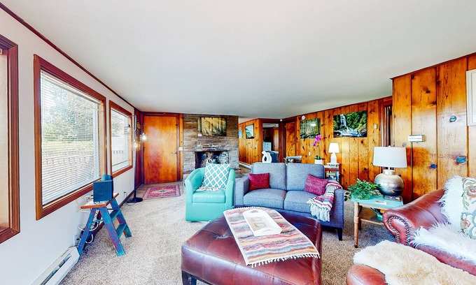 Coos Bay House | Golfers, Healthcare Heroes and Nature Lovers, Relax, and Unwind by the Coast