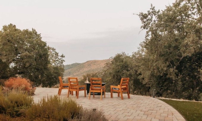 Mariposa House | Good Girl`s Peak Paradise with bbq and fire pit