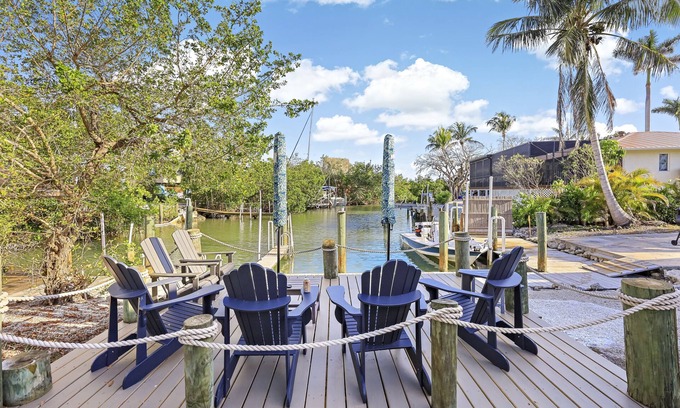 Goodland House | Goodland pet-friendly home w/dock & kayaks