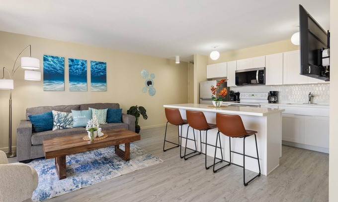 Waikiki Condo | Gorgeous 1 Bdrm Waikiki Banyan Partial Ocean View T1