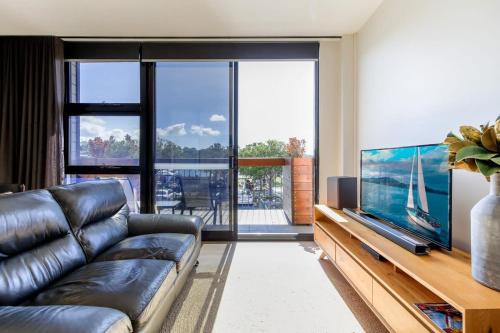 Batemans Bay Apartment | Gorgeous 2-Bed Apartment By Shops and the River
