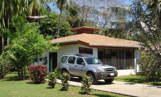 Parrita House | Gorgeous 2 bedroom cottage with ocean view and new Internet Cable