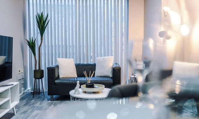 Bradford Apartment | Gorgeous 2-bedroom flat with ensuite - City centre