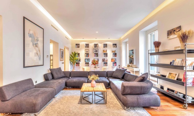 Malasana Apartment | Gorgeous 230sqm bright and spacious apartment! By Gran Via!
