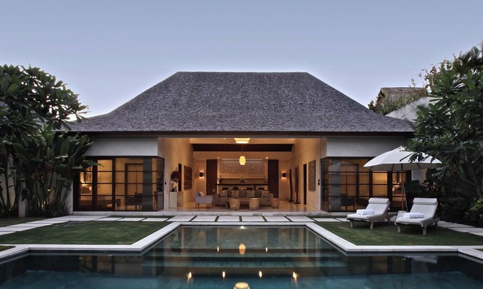 Laksmana Villa | Gorgeous 2BR Villa Located Situated In Seminyak! - 5Min Walk To Eat Street!