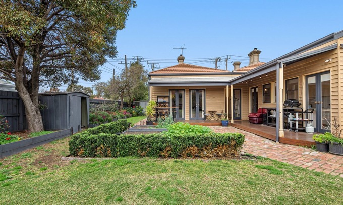 Yarraville House | Gorgeous 3-Bedroom Victorian Home With Garden