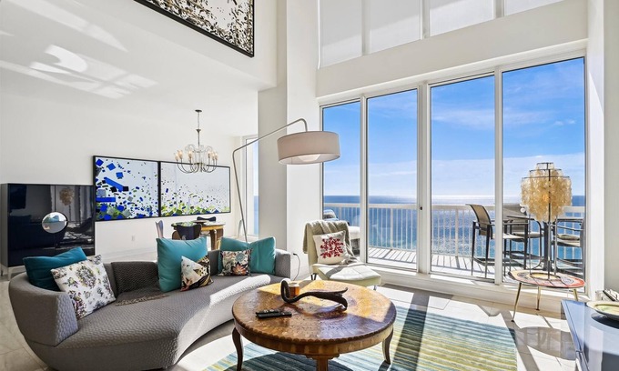Destin Condo | Gorgeous 3 BR Penthouse at Silver Beach