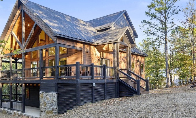 Broken Bow House | Gorgeous 3 story home, Inviting Bourbon Room, Poker table, Life-size chess, Pet Friendly