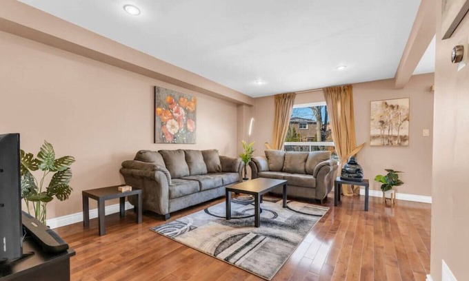 Brampton House | Gorgeous 3BRHome in Brampton WFH Setup and Parking