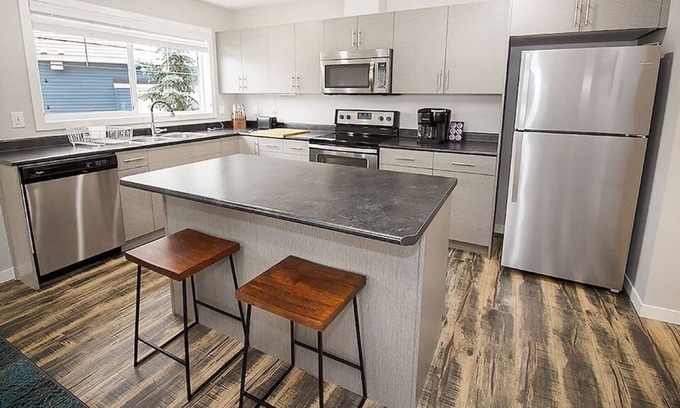 Fort Gary House | Gorgeous 4 Bedroom Townhouse in South Winnipeg