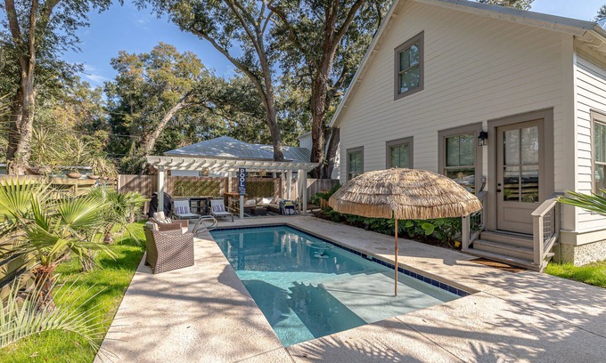 Saint Simons Heights House | Gorgeous 4 bed/3.5 bath Home with Private Pool
