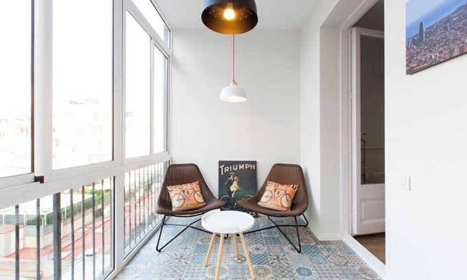 L'Antiga Esquerra de l'Eixample Apartment | Gorgeous 4bed 4bath close to City Center