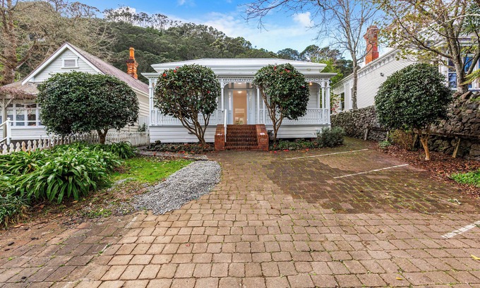 Mount Eden Villa | Gorgeous 4BR Mt Eden Retreat by Zodiak Stays