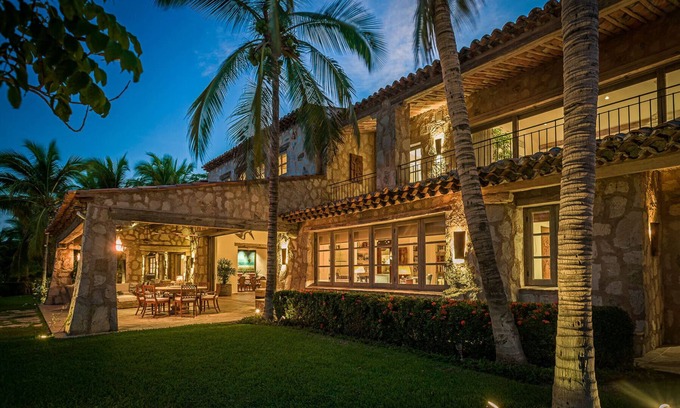 Palmilla Villa | Gorgeous 8 BR Beachfront Koll Estate w/Private Pool, A/C, WiFi, BBQ + More!
