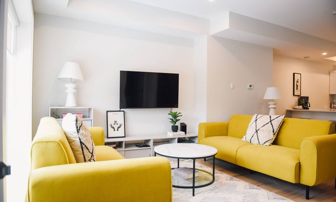 Winnipeg Condo | Gorgeous and Unique 5 Bed & 2.5 Bath Townhouse