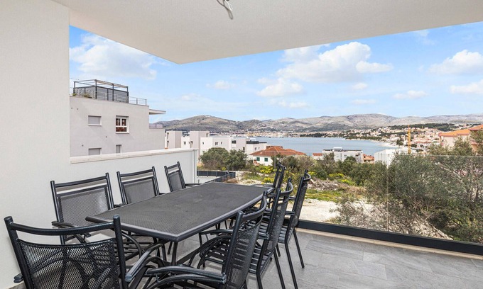 Okrug Gornji Apartment | Gorgeous apartment in Okrug Gornji