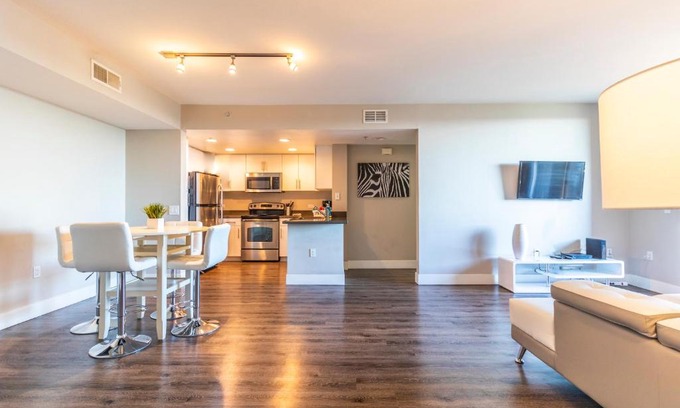Pico Apartment | Gorgeous apartment in Santa Monica!