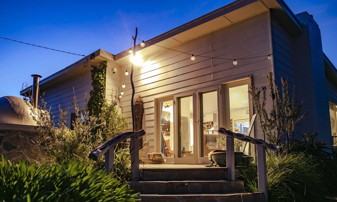 Point Leo House | Gorgeous Beach Frontage Home with Wood Fired Pizza Oven POINT LEO - Pet Friendly