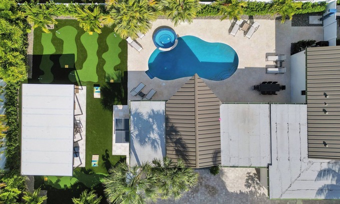 Deerfield Beach House | Gorgeous Beach Retreat sleeps 14 combining Units A & B.