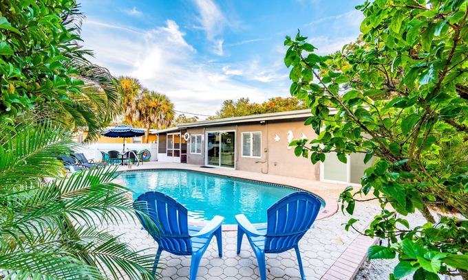 Madeira Beach House | GORGEOUS & BIG 5BR/3BA w/LARGE Heated Pool Just 5 Mins to Madeira Beach!