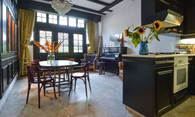 Huygenspark House | Gorgeous canal house in The Hague city