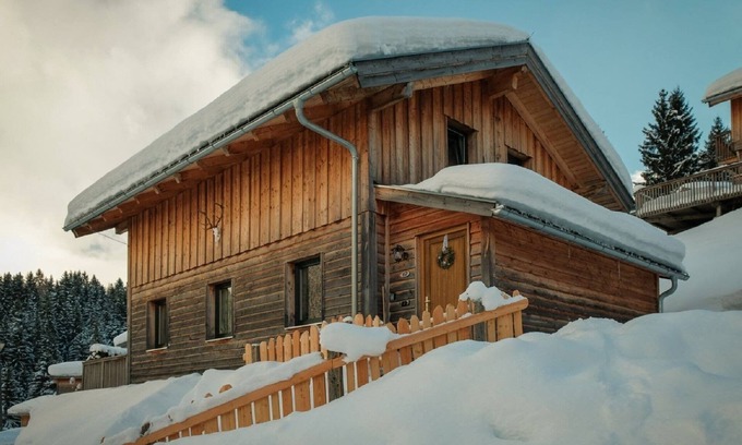 Annaberg im Lammertal Ski Chalet | Gorgeous Chalet in Annaberg-Lungötz with shared Pool