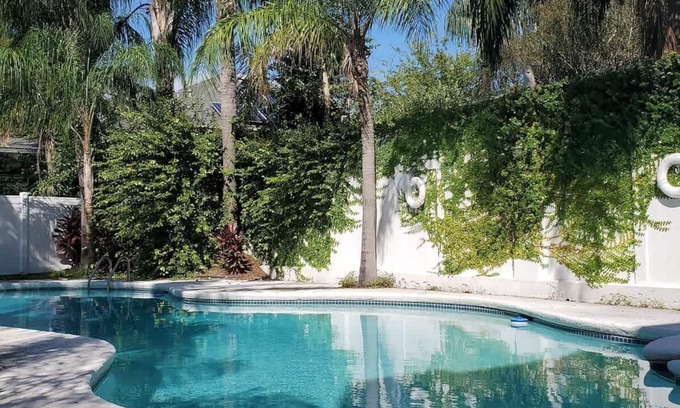 Broadmoor House | Gorgeous Chateau Belle in Uptown New Orleans