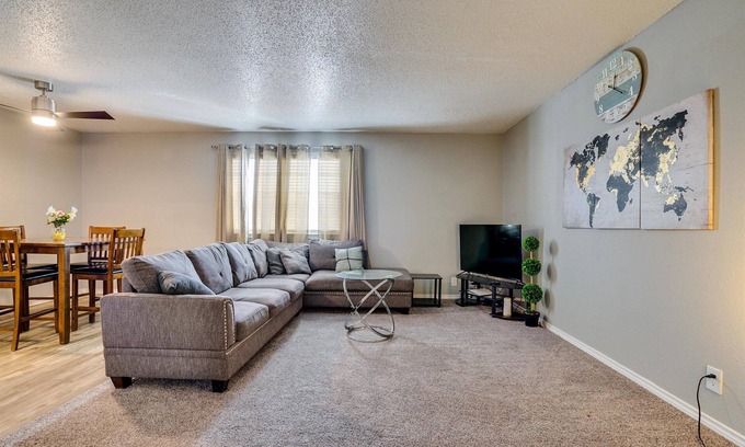 Central Arlington Apartment | Gorgeous & Clean | Parking | Pool near the AT&T Stadium