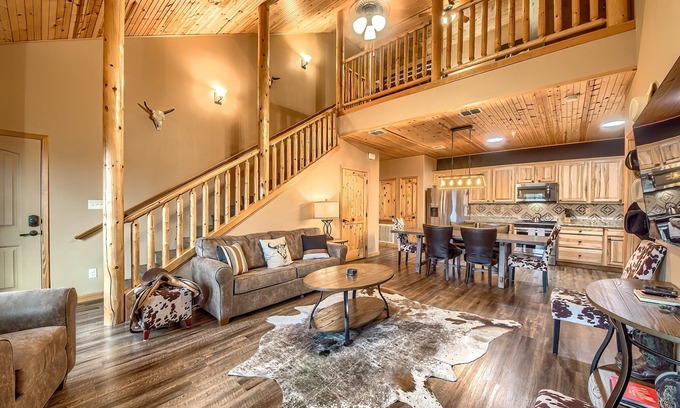 Gruene Condo | Gorgeous Condo Historic Gruene with pool! Dog friendly!