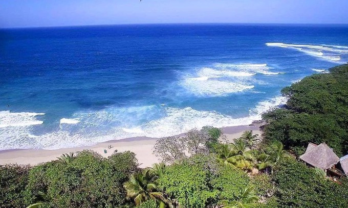 Cabarete Hotel | Gorgeous Eco Lodge Boutique Hotel surf kitesurf yoga next to Encuentro Beach