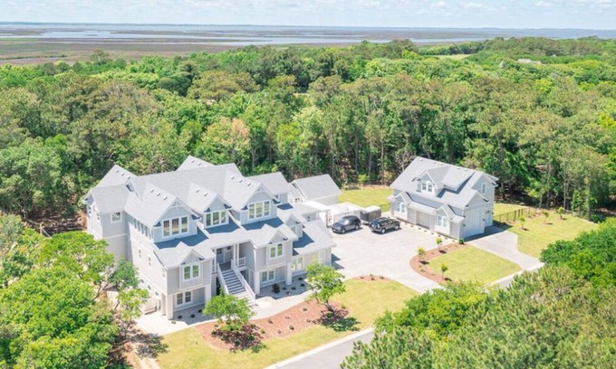 Corolla House | Gorgeous estate in the Currituck Club, Corolla! Perfect for events and retreats!