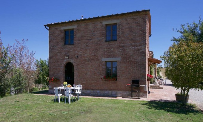 Torre A Castello House | Gorgeous Farmhouse with Pool in Castelnuovo Berardenga