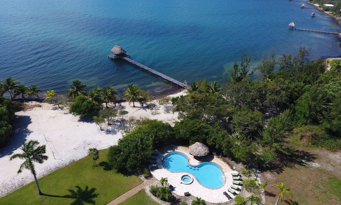 Cocoplum Condo | Gorgeous First Floor Beachfront Condo with Kayaks