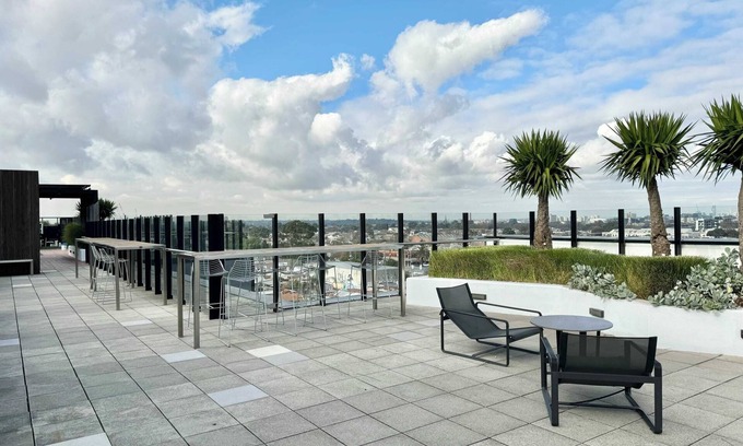 Brunswick East Apartment | Gorgeous flat with pool, gym and rooftop
