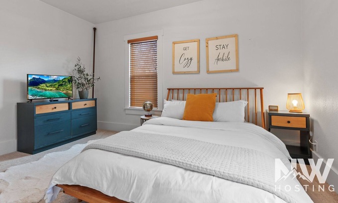 Coeur d'Alene House | Gorgeous + Fun | Pet Friendly | Sleeps 8