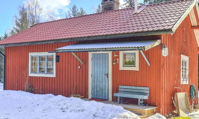 Enviken House | Gorgeous home in Enviken with kitchen